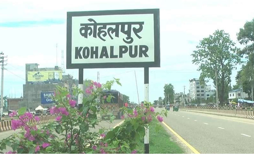 बाँकेको कोहलपुर चौराहमा ड्युटीमा खटिएका एकजना प्रहरी जवानको ट्रक पल्टिएर च्यापिंदा मृत्यु