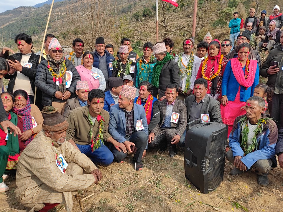 करिब ४० जना नेकपा एमाले परित्याग गरि नेपाली काग्रेसमा प्रबेस