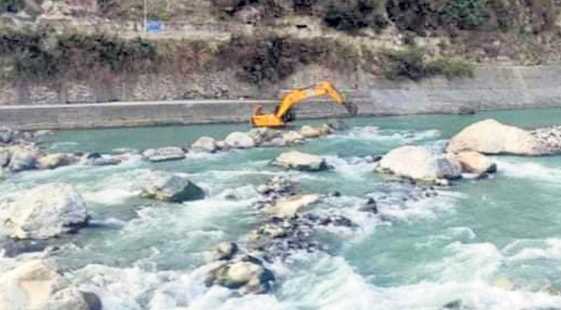 भारतले महाकाली नदीको बहाव परिवर्तन हुने गरी तटबन्ध बनाउदा पनि के हेरेर बसेको छ सरकार ..?