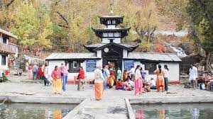 हिमाल पारीको जिल्ला मुक्तिनाथमा दर्शनार्थीको चहलपहल ह्वात्तै बढ्यो