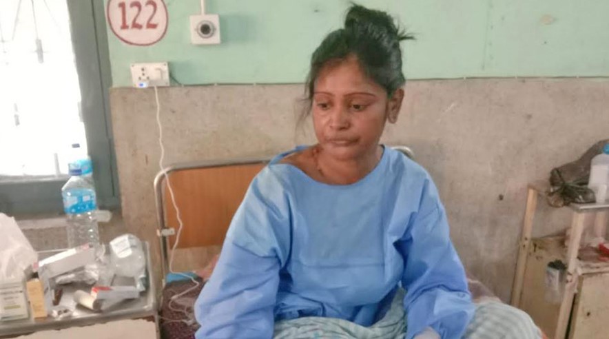 एसिड आक्रमणमा परेकी महिलाको उपचारमा समस्या ,