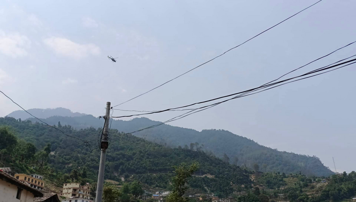 नेपाली सेनाको हेलिकप्टर मार्फत बाजुरा आइपुगे,आयुक्त राणा