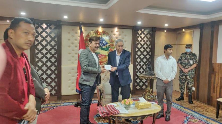 अभिनेता केसीसहित कलाकार रविन्द्र खड्का र अभिनेत्री श्वेता खड्का पनि मंगलबार कांग्रेस प्रवेश