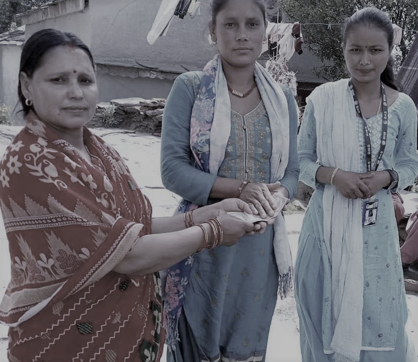 बाजुरामा बास नेपाल द्धारा  एकल महिलालाई आर्थिक सहयोग,