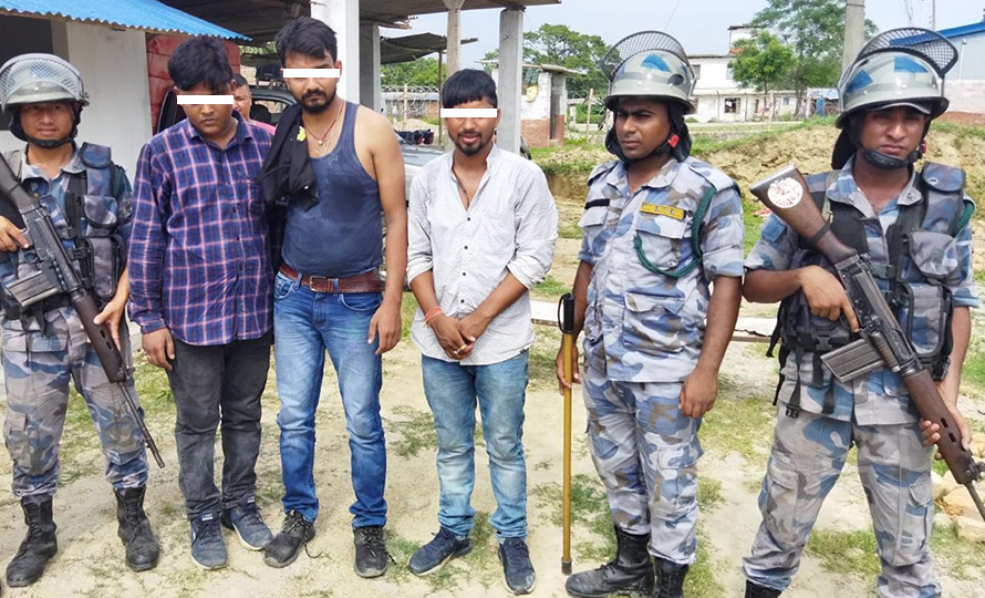 धनुषाबाट हतियारसहित तीन जना भारतीय नागरिकलाई पक्राउ,