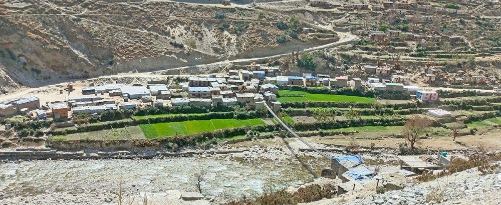नदीको वारि बाजुराको कवाडी बजार र पारितिर हुम्लाको कवाडी बजार
