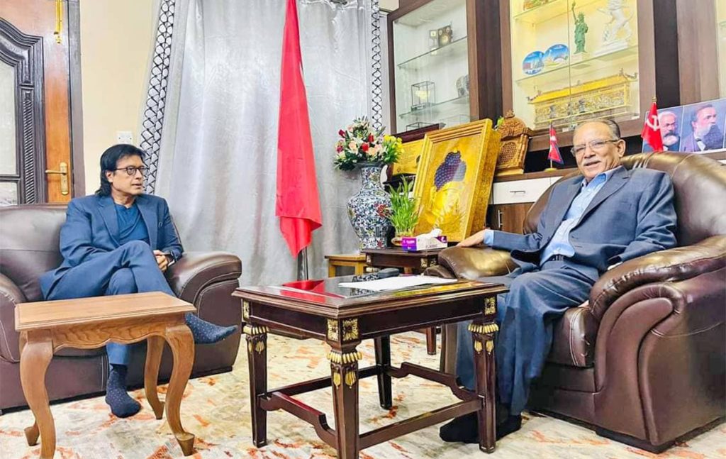 अध्यक्ष प्रचण्ड र महानायक राजेश हमालबीच भेटवार्ता