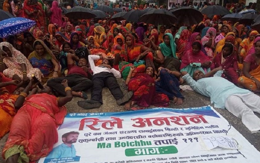 मधेस प्रदेश सरकारविरुद्ध सडकमै सुतेर सुकुम्वासीहरूले प्रदर्शन