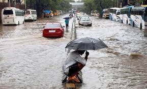 भारतमा भारी वर्षाले जनजीवन प्रभावित, हुनुका साथै ६३ जनाको मृत्यु