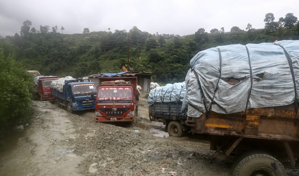 बाख्रालाई ठक्कर दिएपछि स्थानीय बासि आन्दोलन