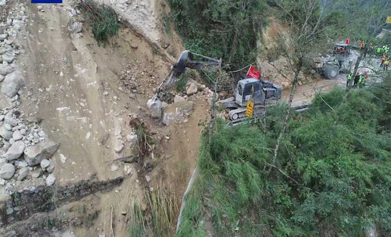 चीनको सिचुवान प्रान्तमा गएको भूकम्पमा परी ६५ जनाको मृत्यु,