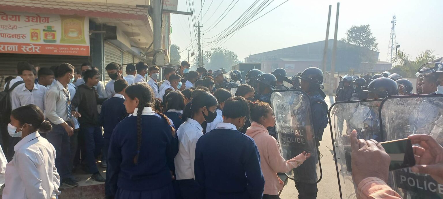 निषेधाज्ञा तोडेर आज पनि विद्यार्थीहरुको आन्दोलन  जारी