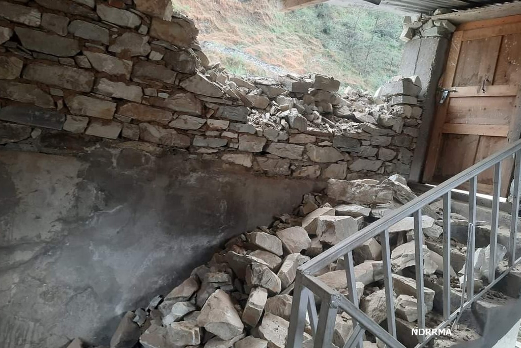 भूकम्पबाट ४२ घरपरिवार विस्थापित,  बाजुरमा,