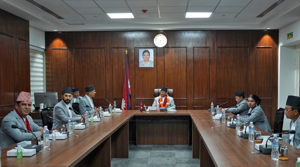 मन्त्रिपरिषदको बैठक सिंहदरबारमा सुरु