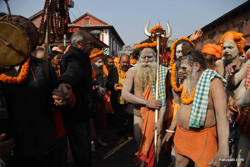 महाशिवरात्रिका लागि काठमाडौँ आइपुगेका नागा बाबाहरू,