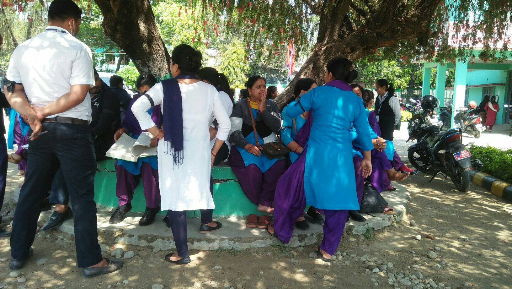 तलबभत्ता नपाएको भन्दै  स्वास्थ्यकर्मीहरूले गरे दबाबमुलक धर्ना कार्यक्रमहरू सरु ?