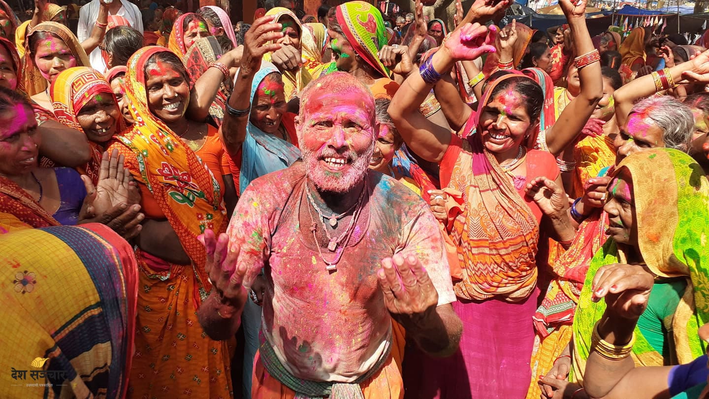 कलाकारले आज विभिन्न स्थानमा होली विशेष कार्यक्रम आयोजना गरेर फागूपर्व मनाउँदै