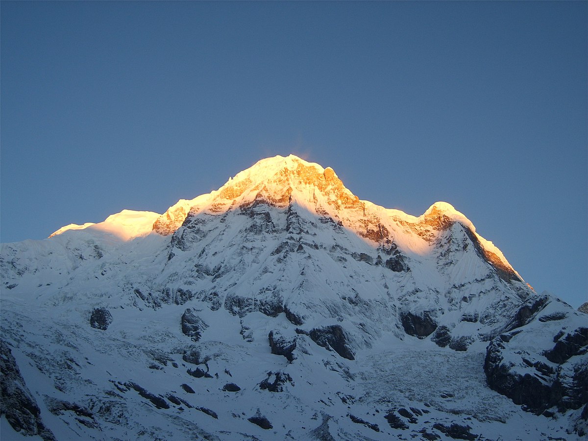 सोमबारदेखि बेपत्ता भएका  एक भारतीय पर्वतारोही पनि जीवितै फेला