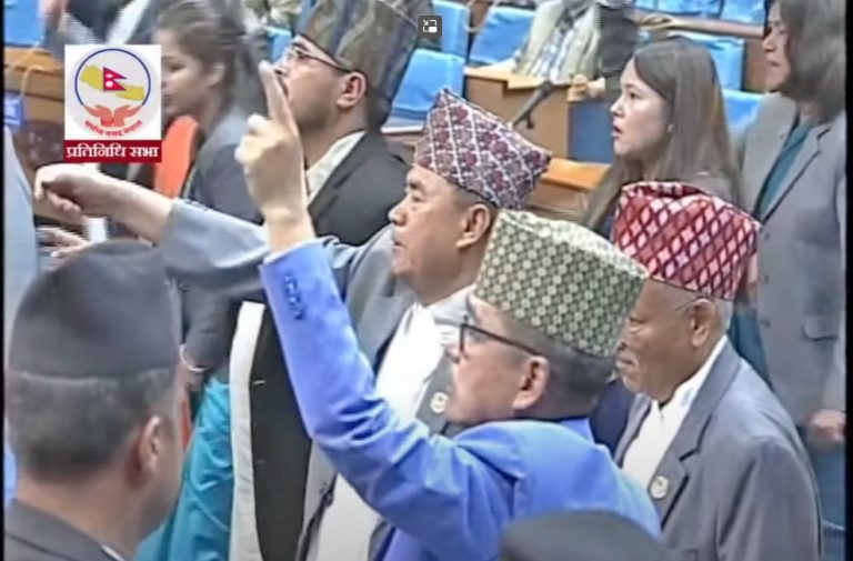 (राप्रपा)ले आफूहरुले संसदमा बोल्न नपाएको भन्दै संसद बैठकमा अवरोध,