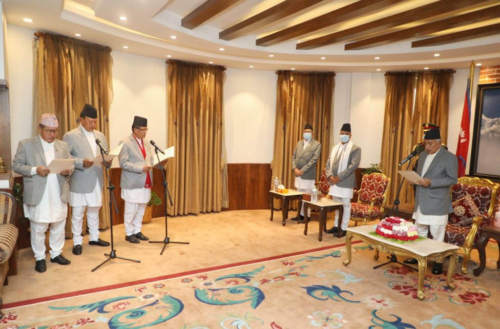 नवनियुक्त ३ मन्त्रीले  आज पद तथा गोपनियताको शपथ लिए