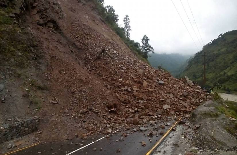 बुधबार दिउँसोदेखि परेको वर्षाका कारण बेँसीसहर,अवरुद्ध