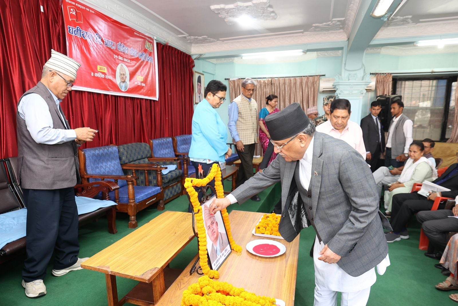 प्रधानमन्त्री पुष्पकमल दाहाल प्रचण्डले प्रतिपक्षी दलहरूले संसद्मा गाई जात्रा देखाएको आरोप लगाए,