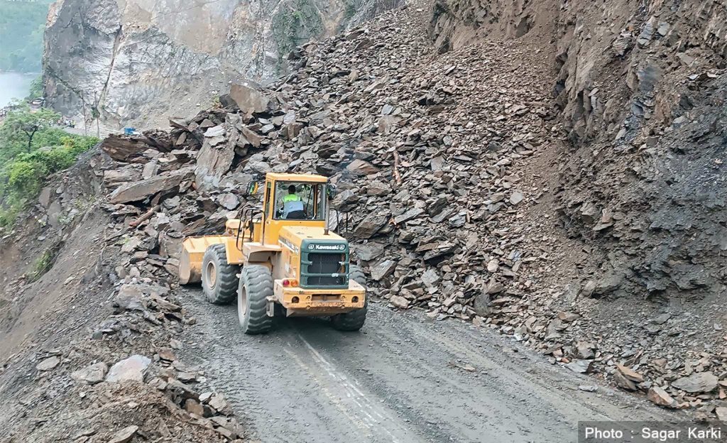 नारायणगढ-मुग्लिन सडकखण्ड शनिबार रातिदेखि पुनः अवरुद्ध,