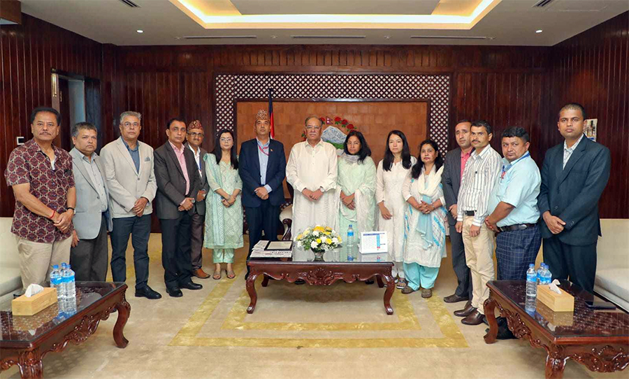 राष्ट्रपति रामचन्द्र पौडेलले पत्नी शोकमा रहेका प्रधानमन्त्री पुष्पकमल दाहाल प्रचण्डलाई समवेदना सन्देश पठाए,