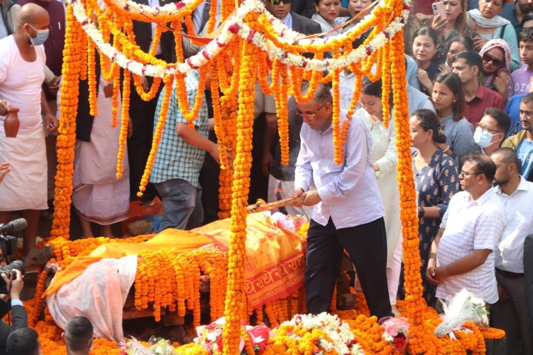प्रधानमन्त्री पत्नी सीता दाहालको पशुपतिमा अन्त्येष्टि,