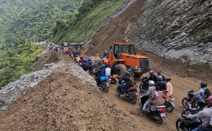भीमदत्त राजमार्ग एक सातापछि खुल्यो,