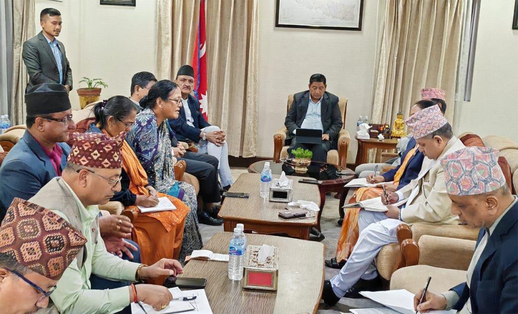 आन्दोलनरत शिक्षकको मागको विषयमा बिहीबार साँझ गृह मन्त्रालयमा वार्ता हुँदै