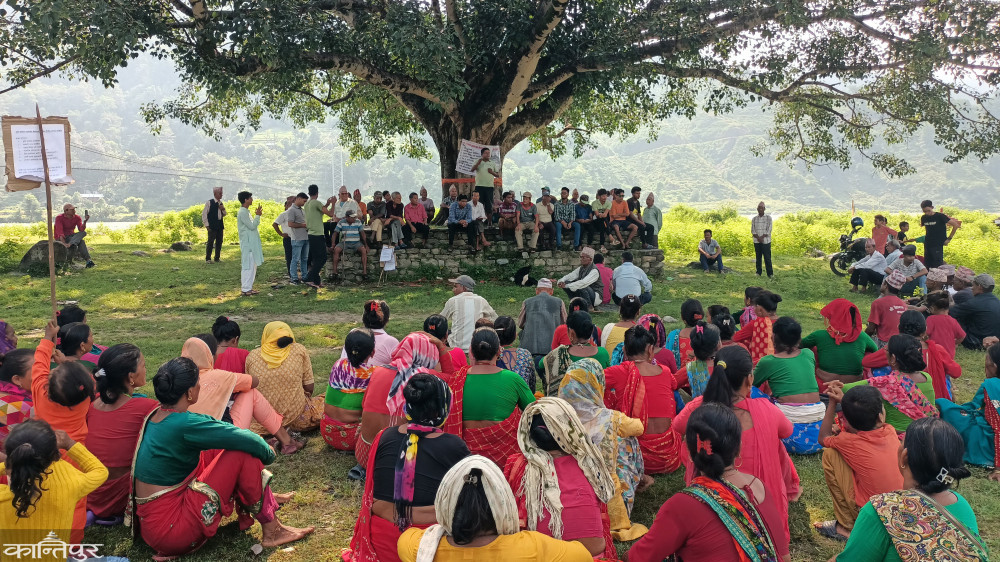 अछामको वैद्यनाथ धाममा गुठी जग्गाको विवाद चर्किएको छ स्थानीय उत्रिए विराेधमा