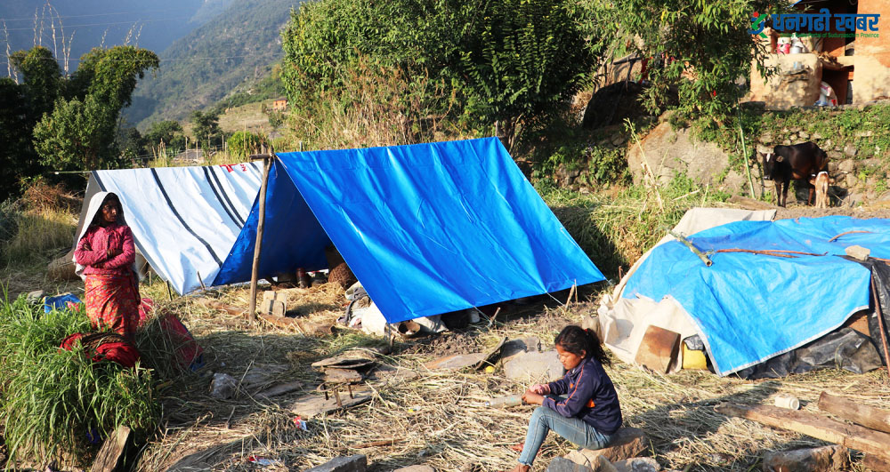 भूकम्पको डरले धमाधम घर छोडेर टहरामा बास बाजुरा