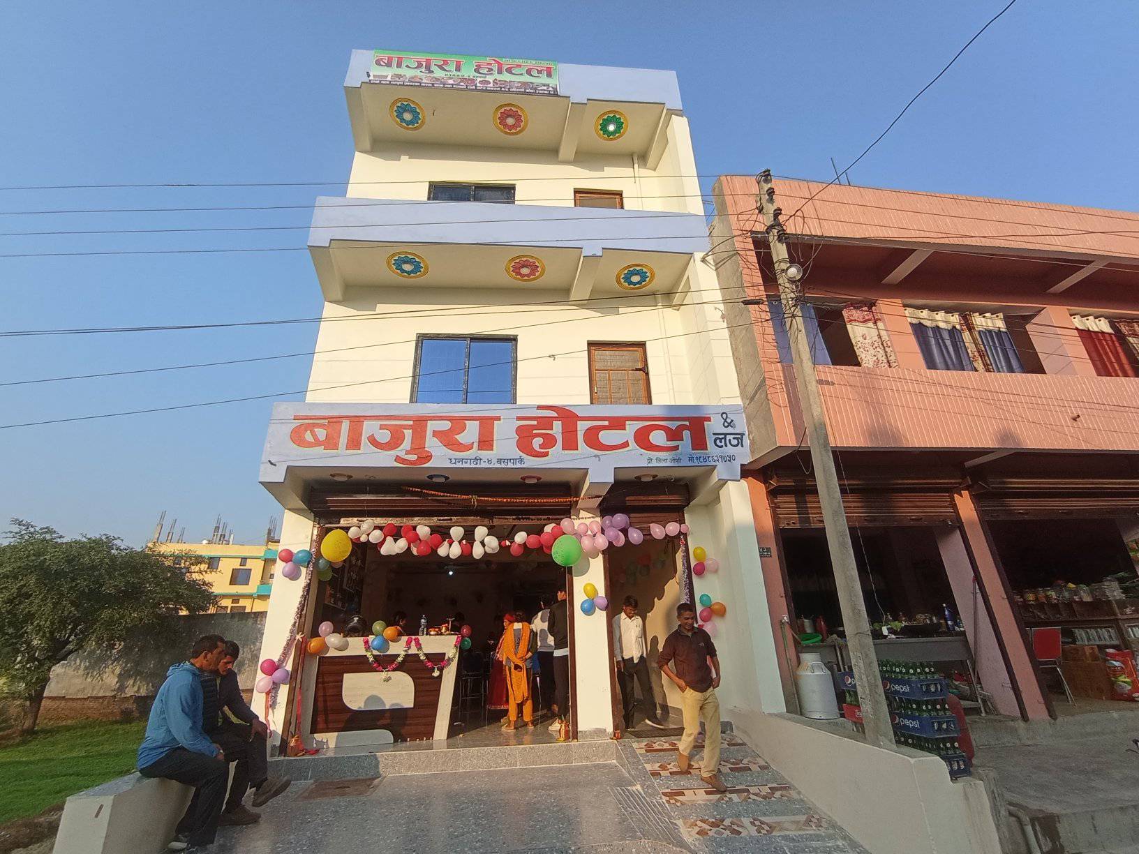 धनगढी बसपार्कमा बिभिन्न सेवा सुविधाका साथ बाजुरा होटल सञ्चालनमा