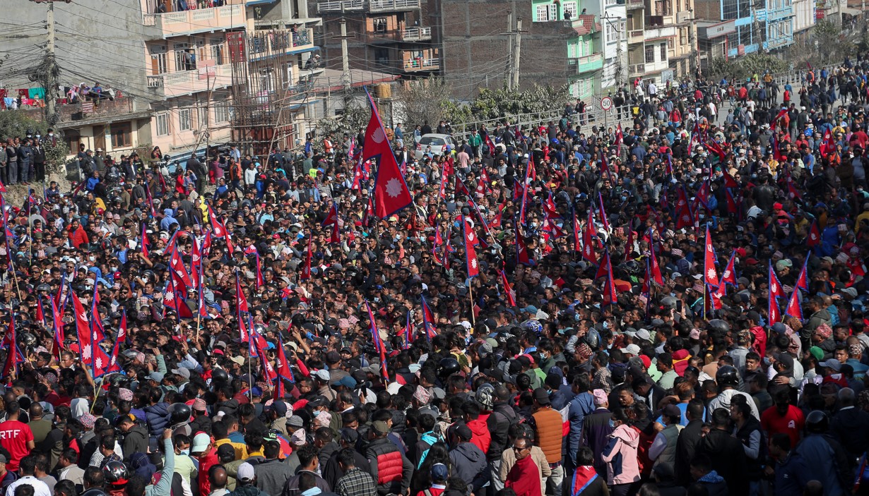 हस्याङफस्याङ दगुरिरहेका यी मानिस प्रसाईंको र्‍यालीमा आएकाको कुनै गतव्य छैन ?