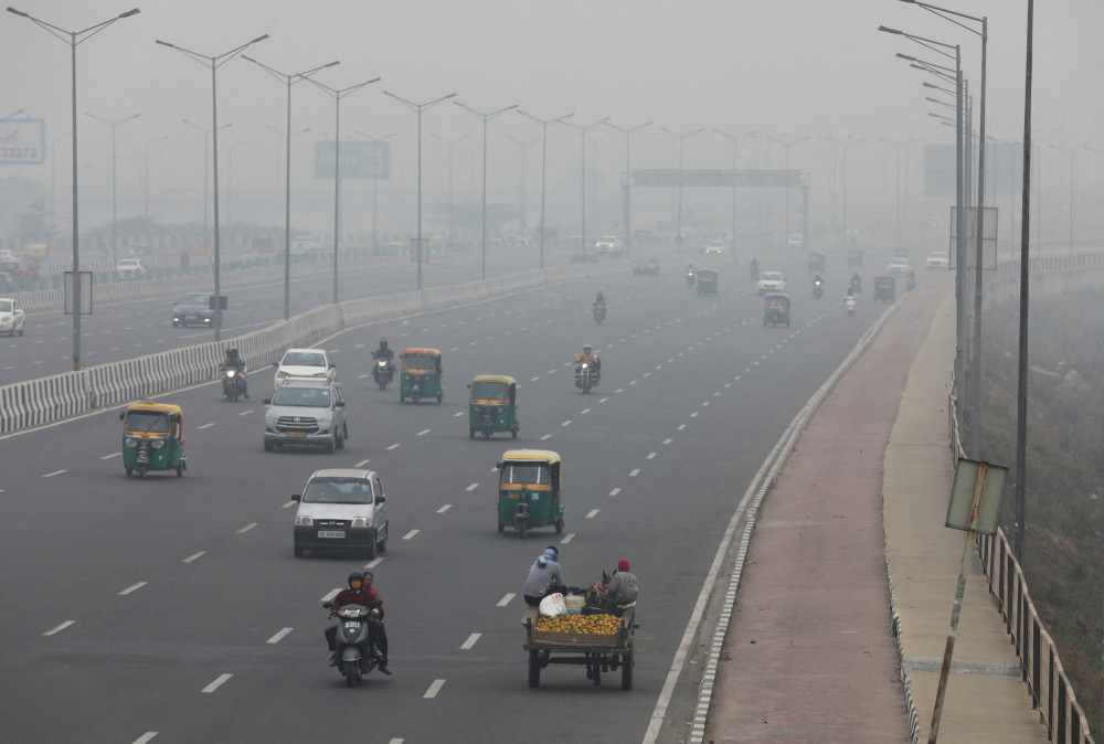 वायु प्रदूषणको स्तर बढ्दै गएपछि भारतको राजधानी नयाँदिल्लीमा प्राथमिक विद्यालयहरु बन्द,