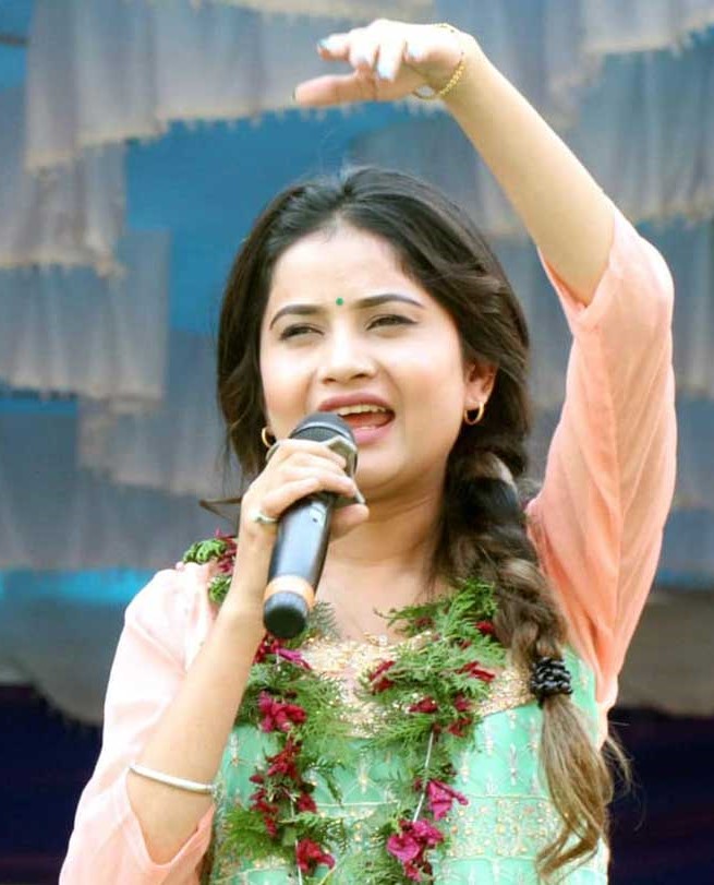 गायिका एलिना चौहानको आवाजमा सजिएको नयाँ गीत ‘कट्टा सार्वजनिक