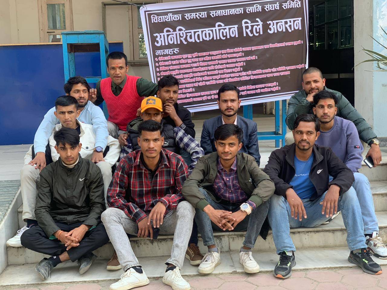कैलालीको कैलाली बहुमुखी क्याम्पसमा अध्ययनरत विद्यार्थी अनसनमा