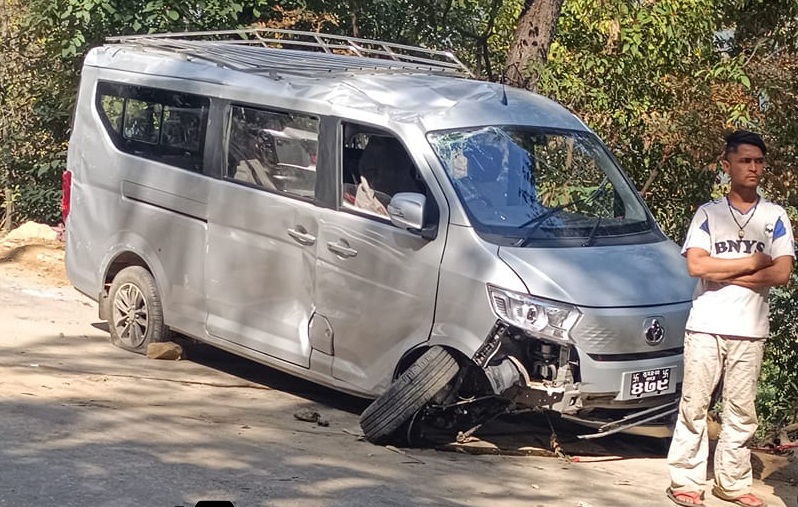 इलेक्ट्रिक भ्यान दुर्घटना हुँदा चार जना घाइते  कैलालीमा