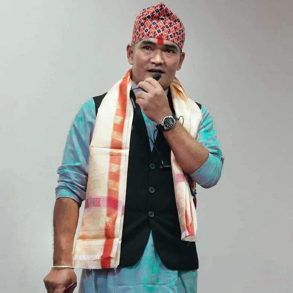 लोक गायक बिरेन्द्र साउदले जन्म दिनको अवसरमा  डेउडा प्रतिष्ठानको कोषलाई आर्थिक सयोग हस्तान्तण
