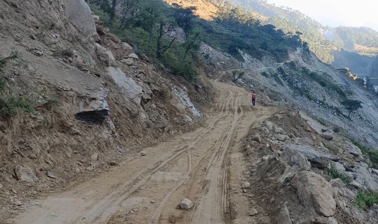 बाजुरा मार्तडी कोल्टी सडक ,सिलान्यास भएको २५ वर्षमा पनि बनेन सडक