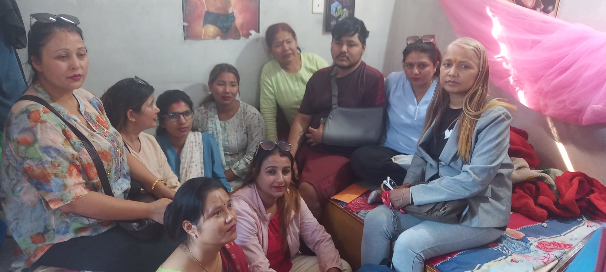 श्रीमानको पिडा नभुल्दै शुनन्दालाई अर्को पिडा ,  व्युटीसियनले गरे आर्थीक सहयोग ,