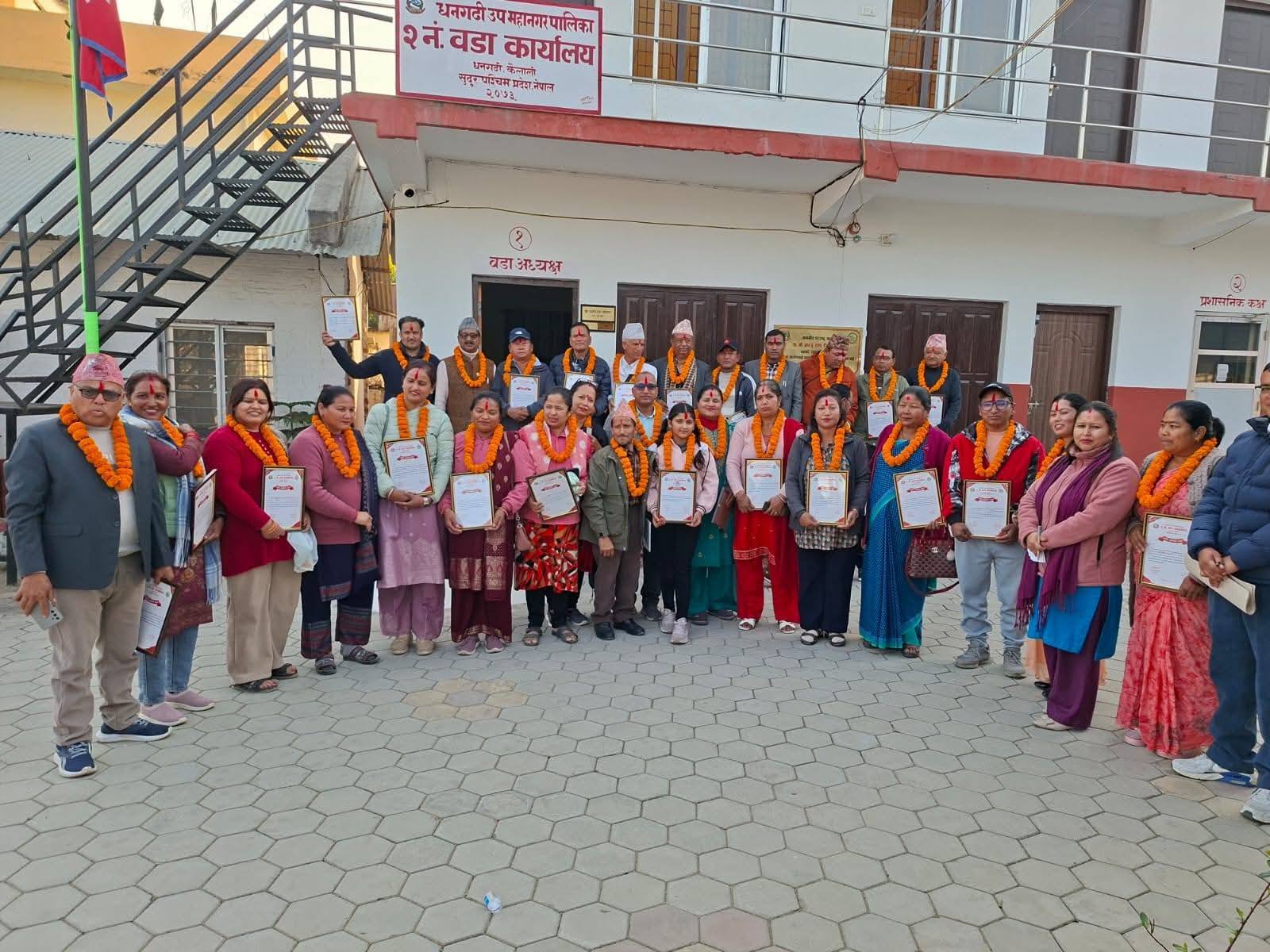 वडा नं. २ को टोल विकास संस्थाहरुलाई  दर्ता प्रमाण पत्र प्रदान गर्नुका साथै सम्मान प्रदान